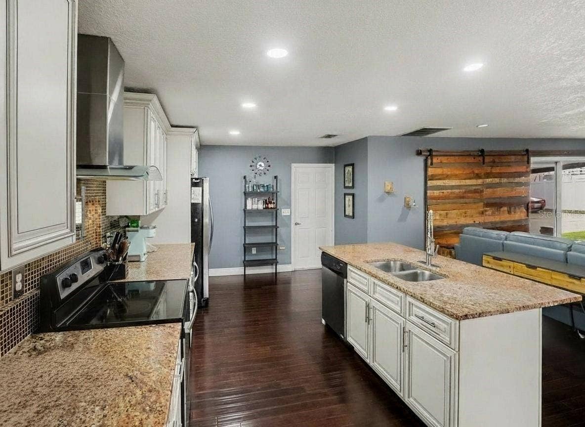 5111 DARDEN AVENUE, Belle Isle, FL 32812 5111 DARDEN AVENUE, Belle Isle, FL 32812