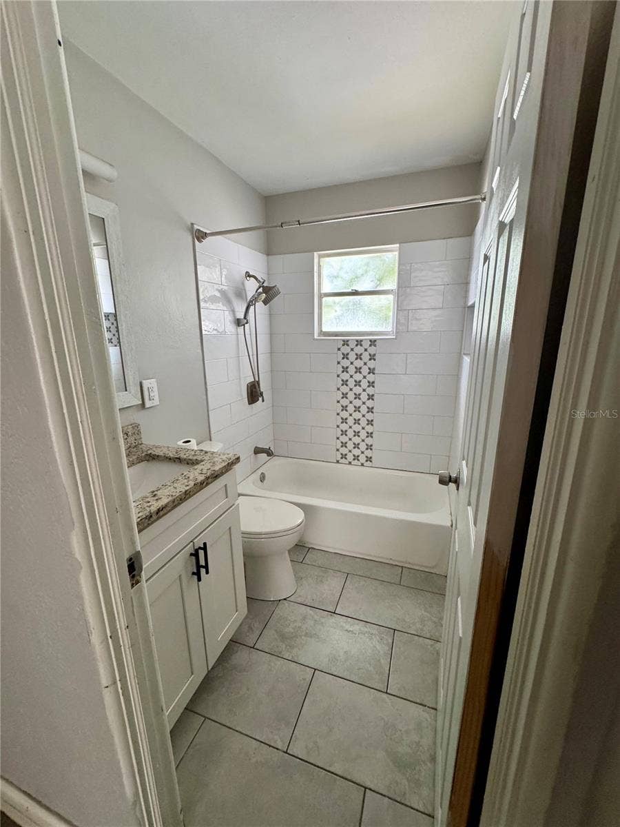 911 EXMOOR WAY, Lake Wales, FL 33853 Guest Bath