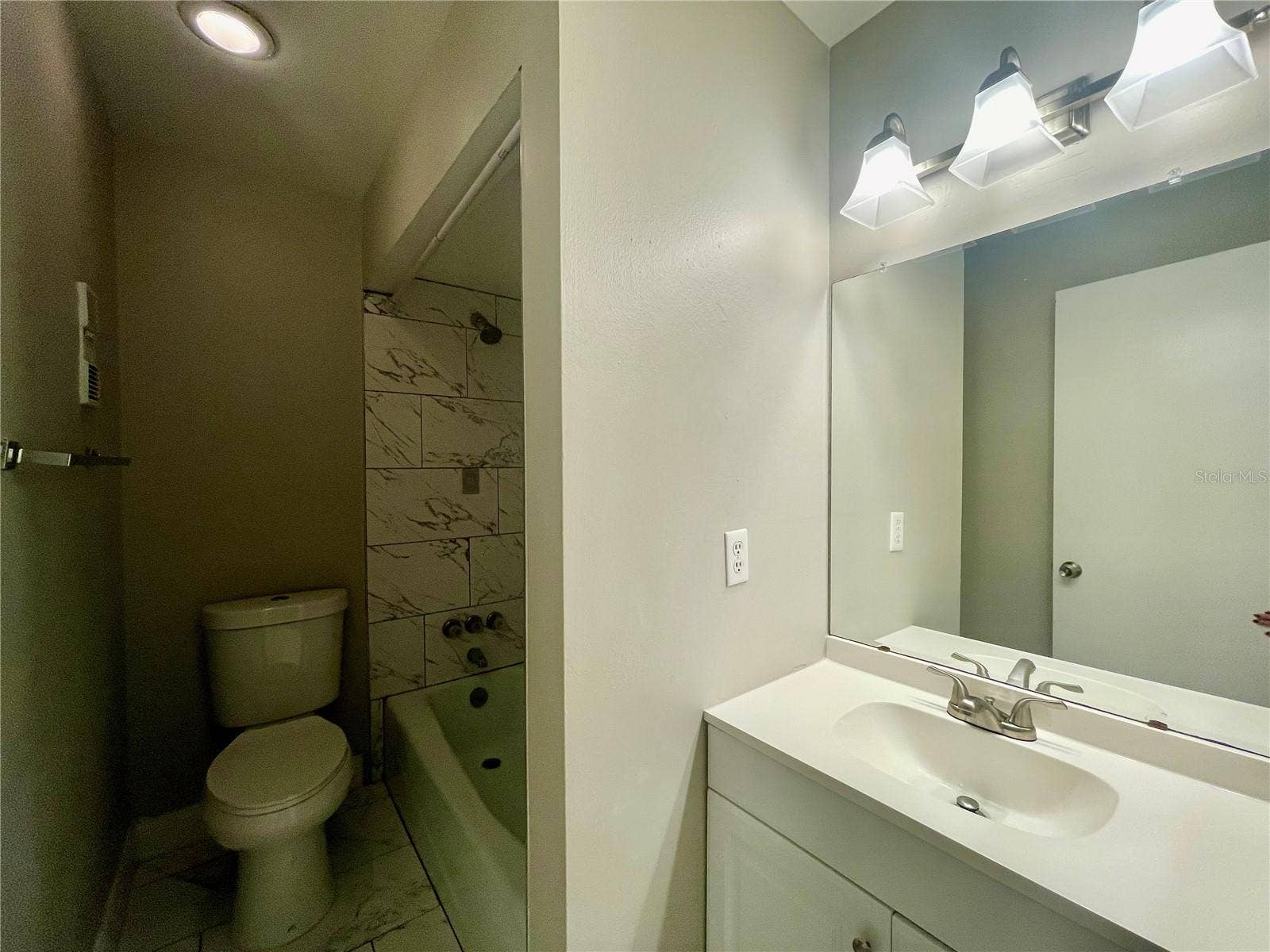 6073 AMBERLY TERRACE, #T13, Orlando, FL 32822 2nd bath
