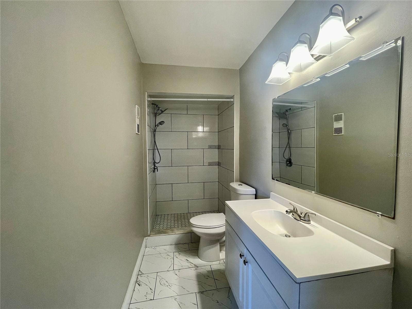 6073 AMBERLY TERRACE, #T13, Orlando, FL 32822 master bathroom