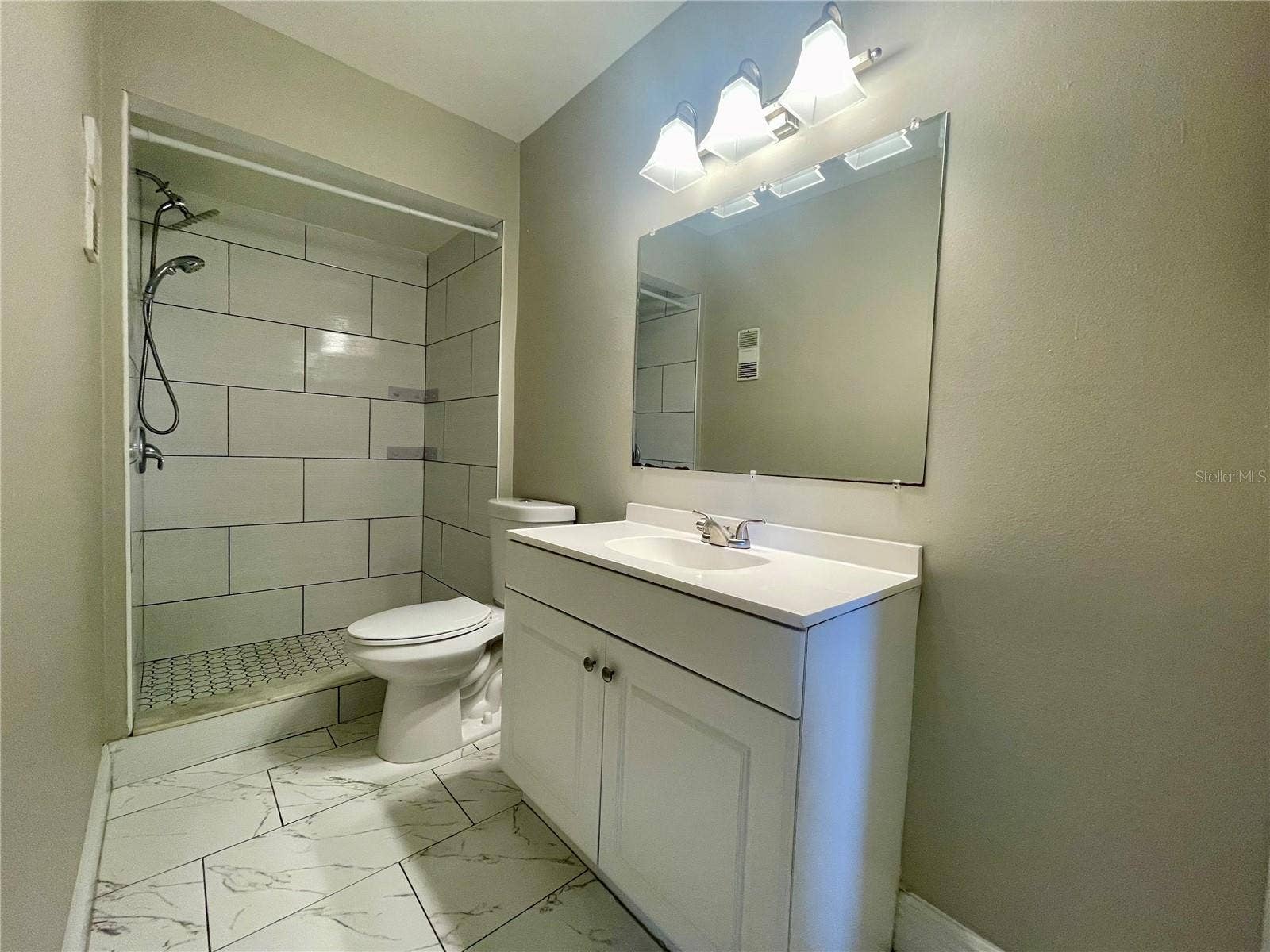 6073 AMBERLY TERRACE, #T13, Orlando, FL 32822 master bathroom