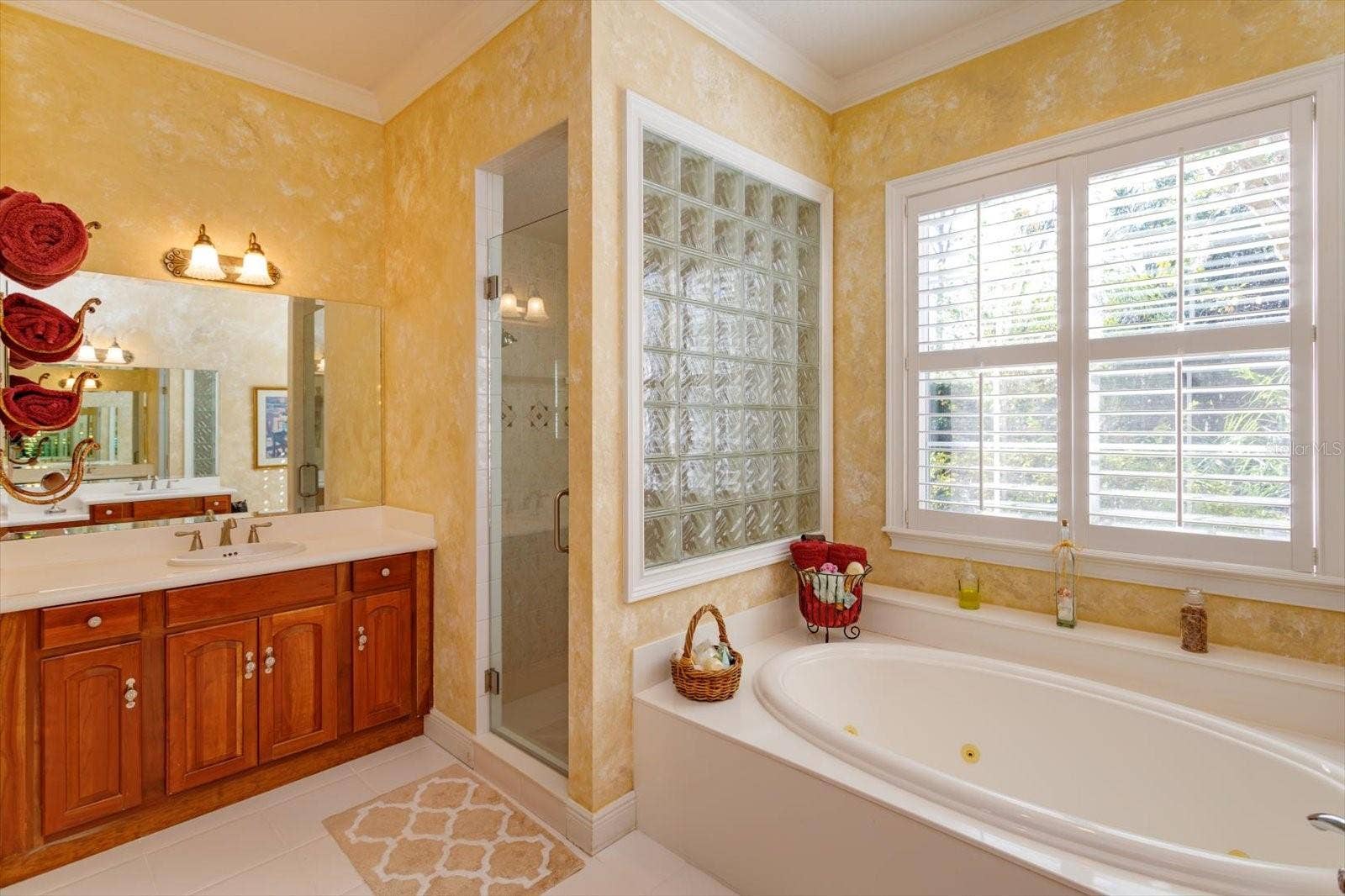 9000 GREAT HERON CIRCLE, Orlando, FL 32836 Master Bathroom