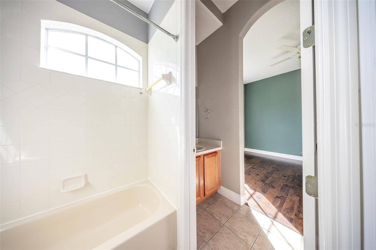 1726 ASTOR FARMS PLACE, Sanford, FL 32771 Upstairs jack-n-jill bathroom