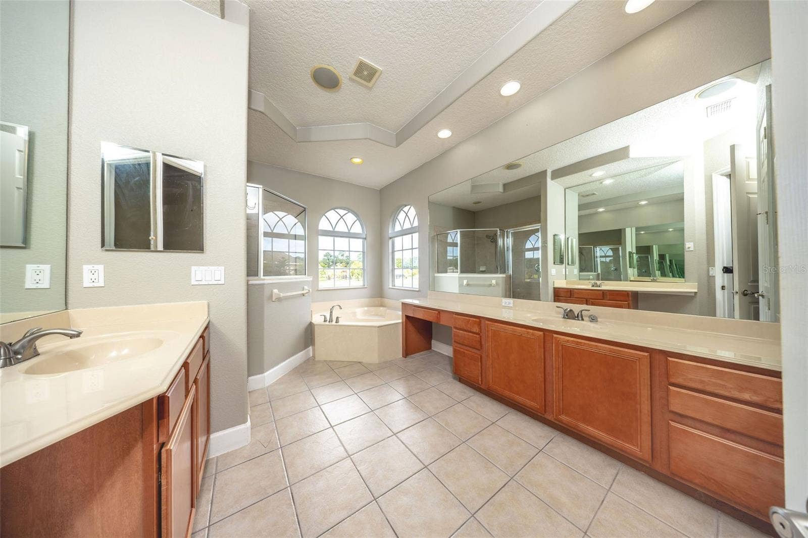 1726 ASTOR FARMS PLACE, Sanford, FL 32771 Primary en suite bathroom