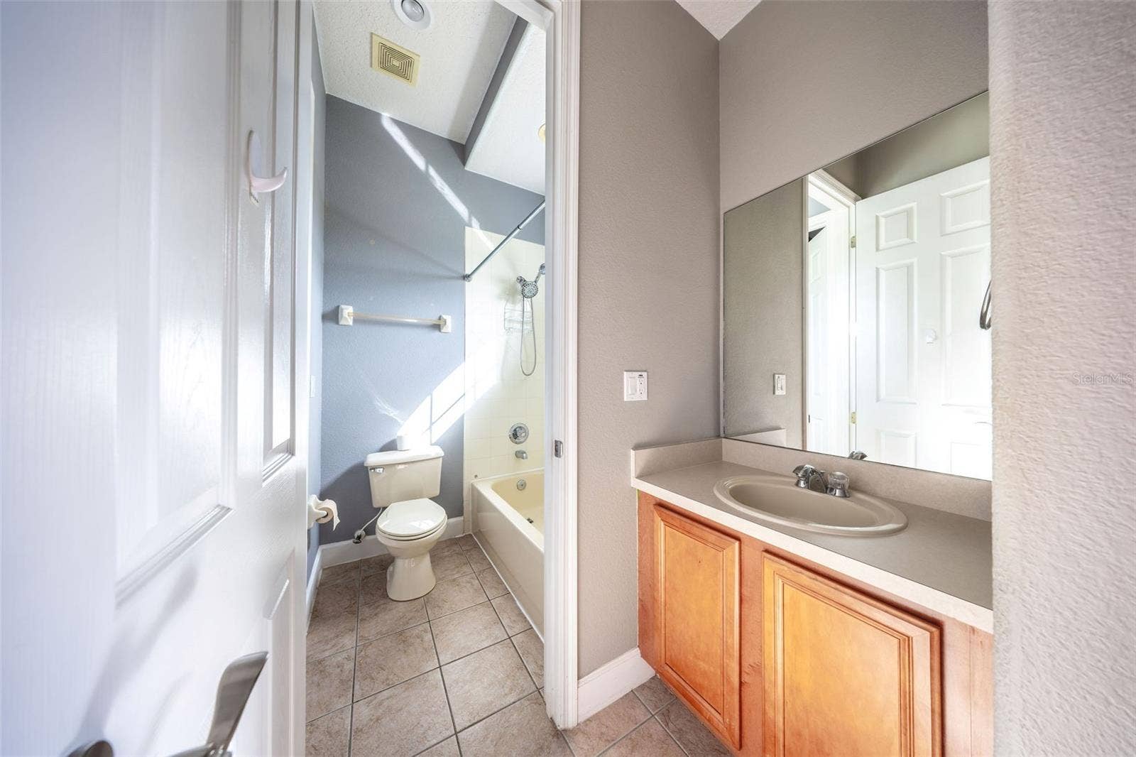 1726 ASTOR FARMS PLACE, Sanford, FL 32771 Upstairs jack-n-jill bathroom