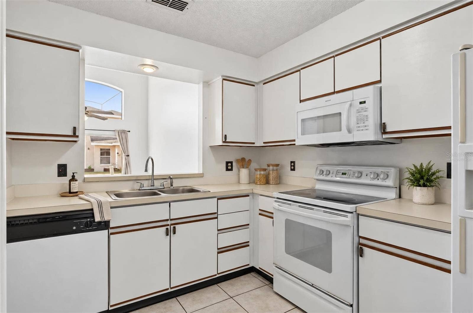 3117 SANDY SHORE LN, Kissimmee, FL 34743 Virtually Staged