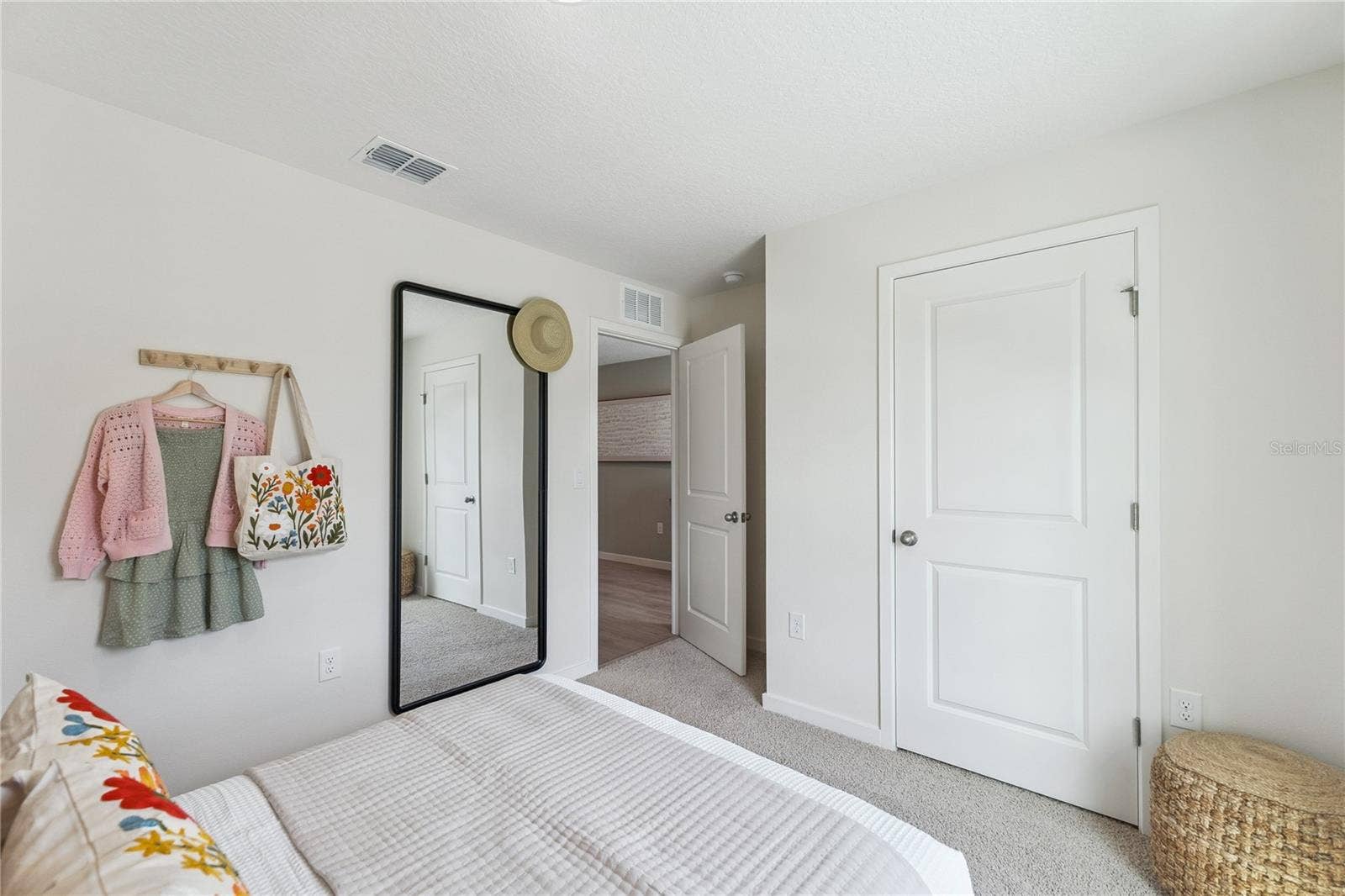 22 AMBERWOOD LANE, Ormond Beach, FL 32174 22 AMBERWOOD LANE, Ormond Beach, FL 32174