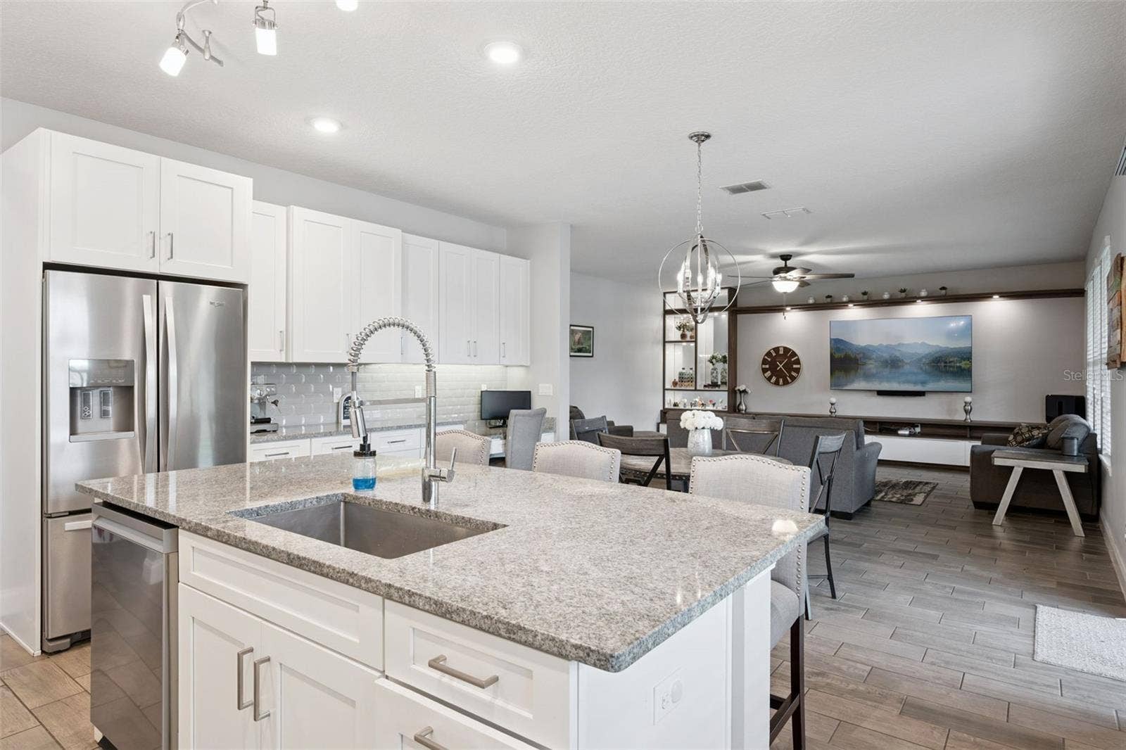 8325 VIVARO ISLE WAY, Windermere, FL 34786