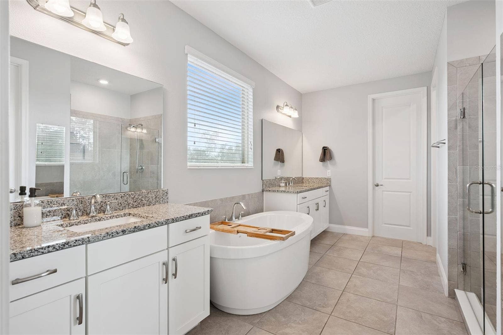 8325 VIVARO ISLE WAY, Windermere, FL 34786