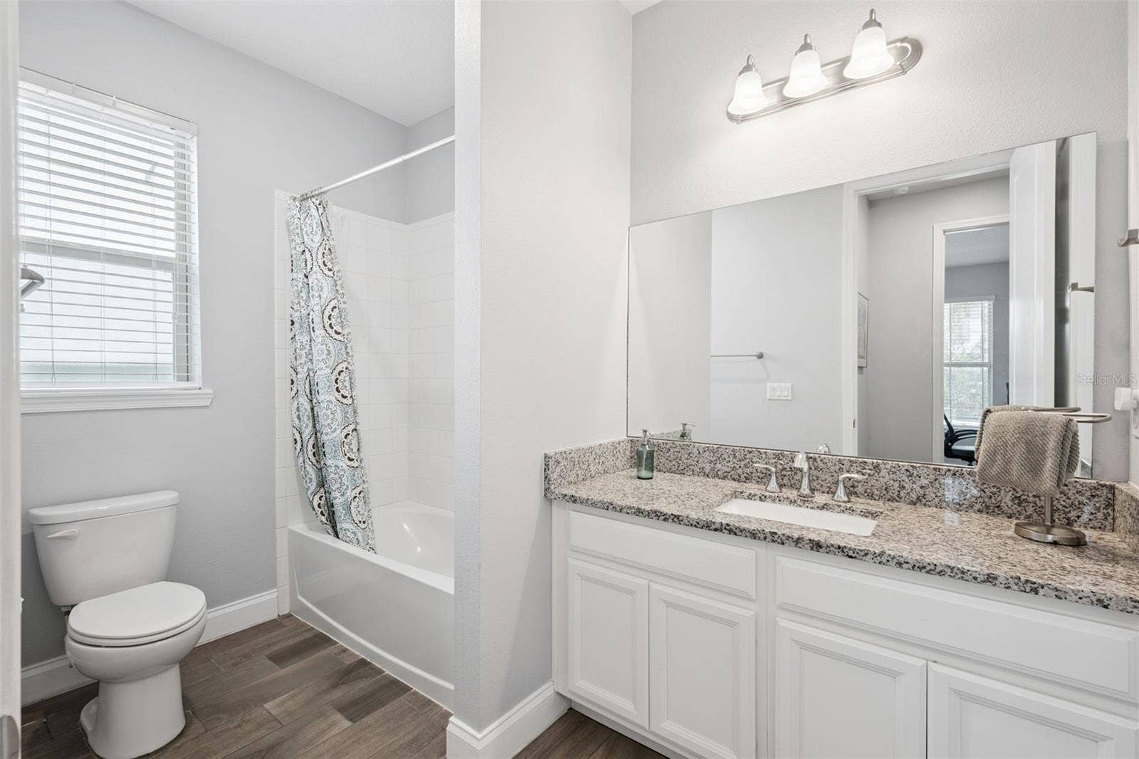 8325 VIVARO ISLE WAY, Windermere, FL 34786