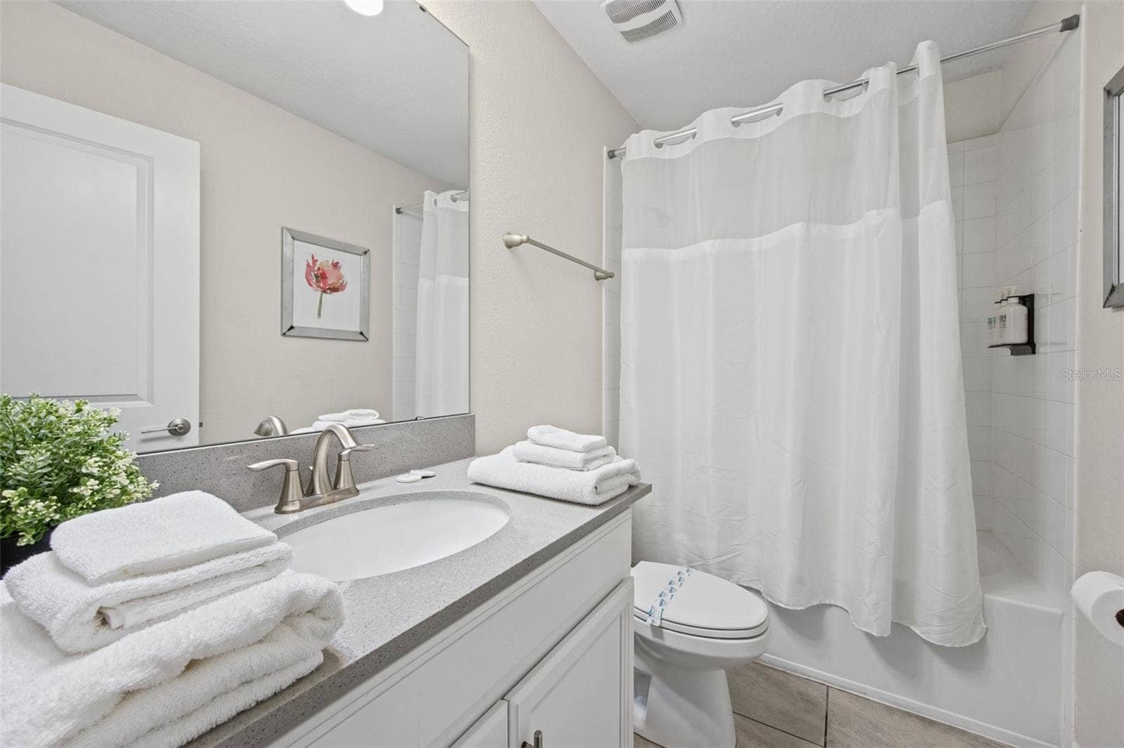 1540 MAIDSTONE COURT, Davenport, FL 33896 Bathroom with tub/shower