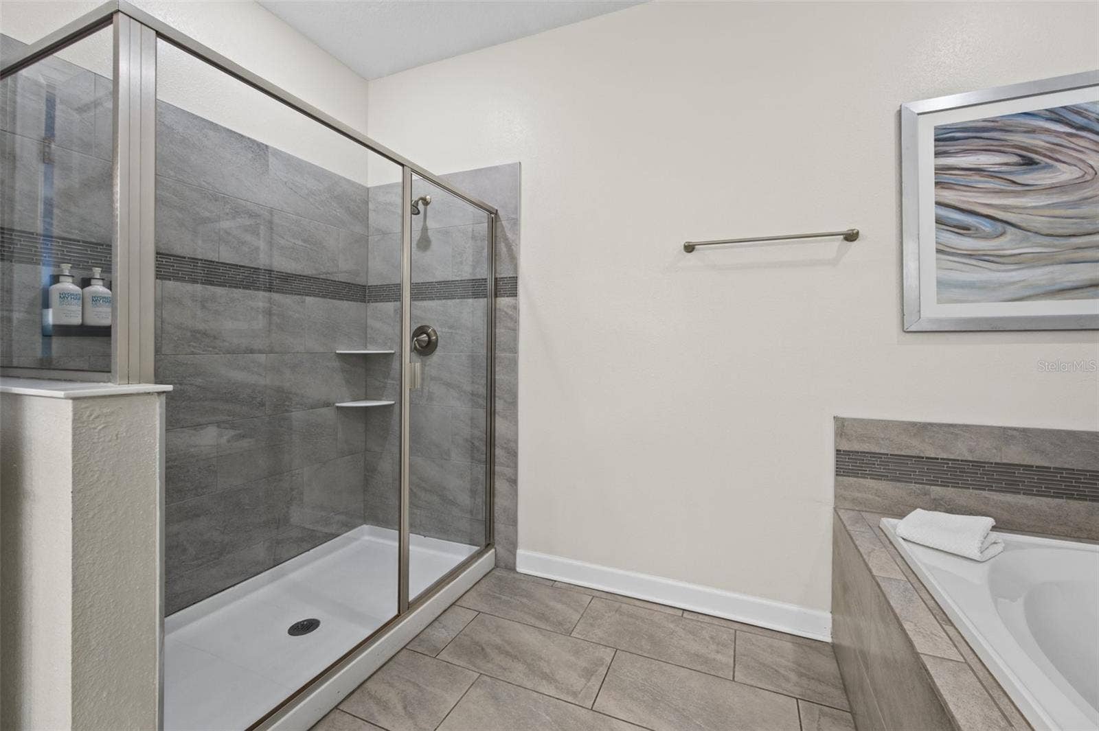 1540 MAIDSTONE COURT, Davenport, FL 33896 Walk-in shower and tub