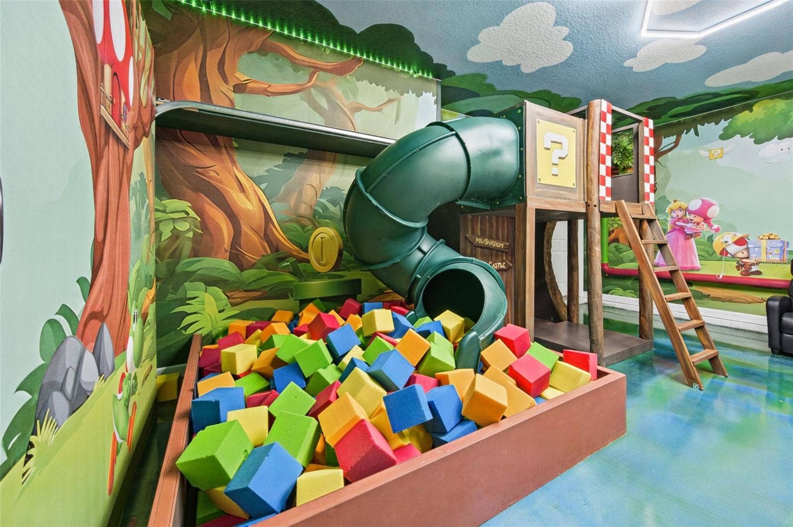 1540 MAIDSTONE COURT, Davenport, FL 33896 Game room slide and foam pit