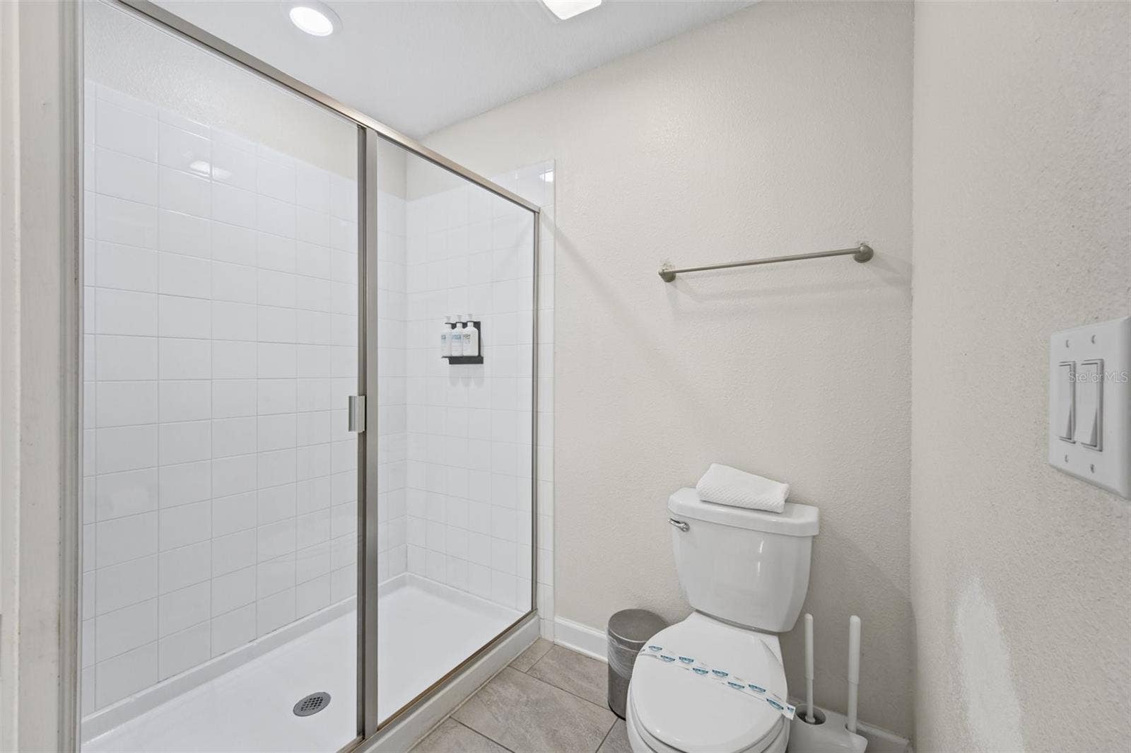 1540 MAIDSTONE COURT, Davenport, FL 33896 Walk-in shower