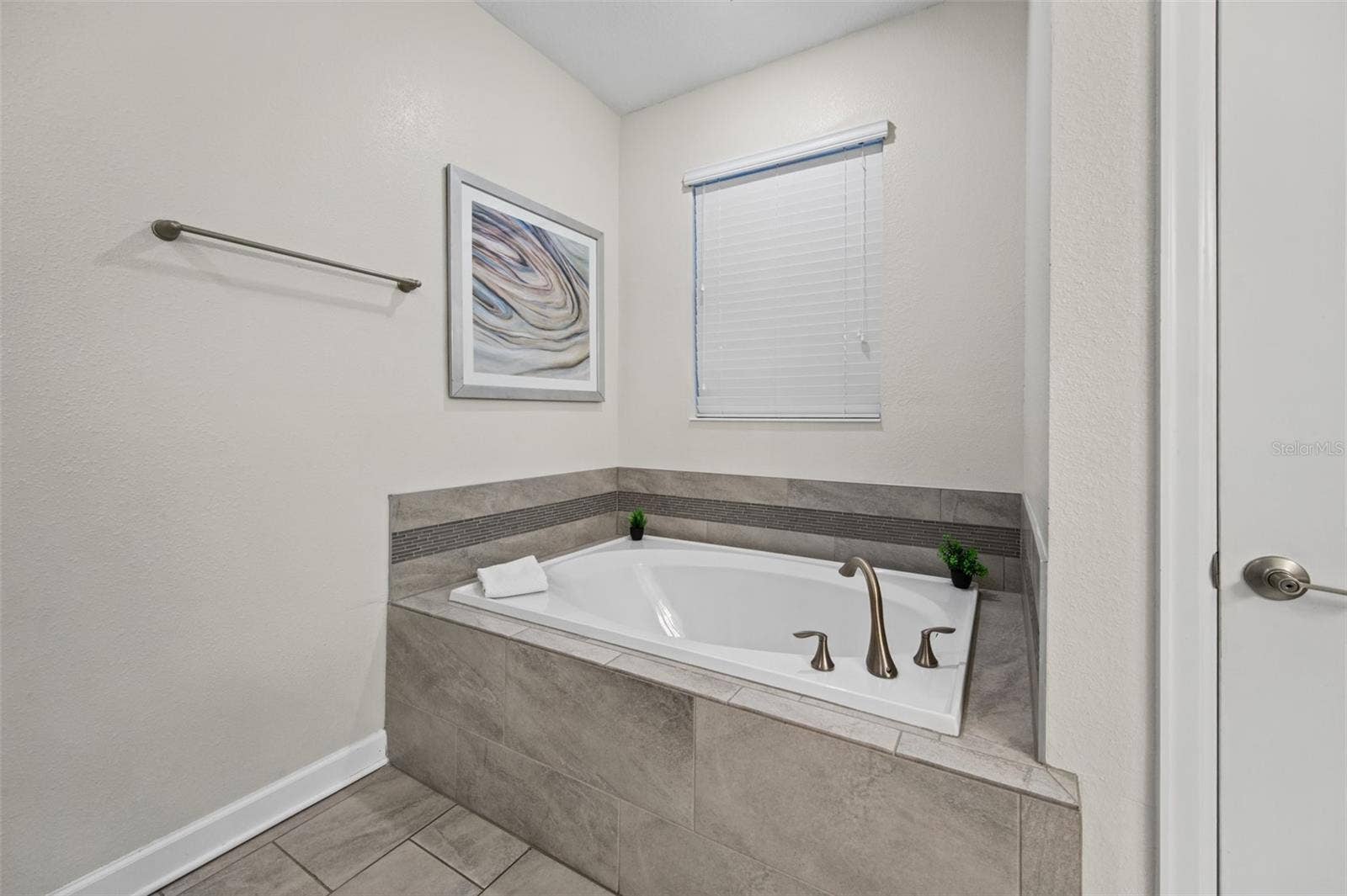 1540 MAIDSTONE COURT, Davenport, FL 33896 Soaking tub
