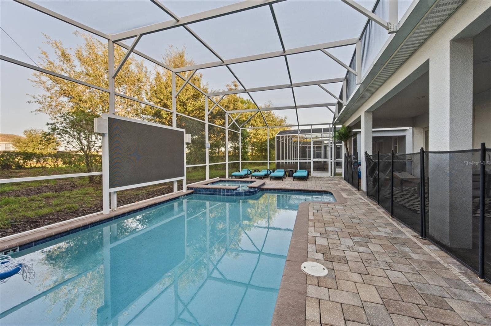 1540 MAIDSTONE COURT, Davenport, FL 33896 Screened pool with outdoor TV