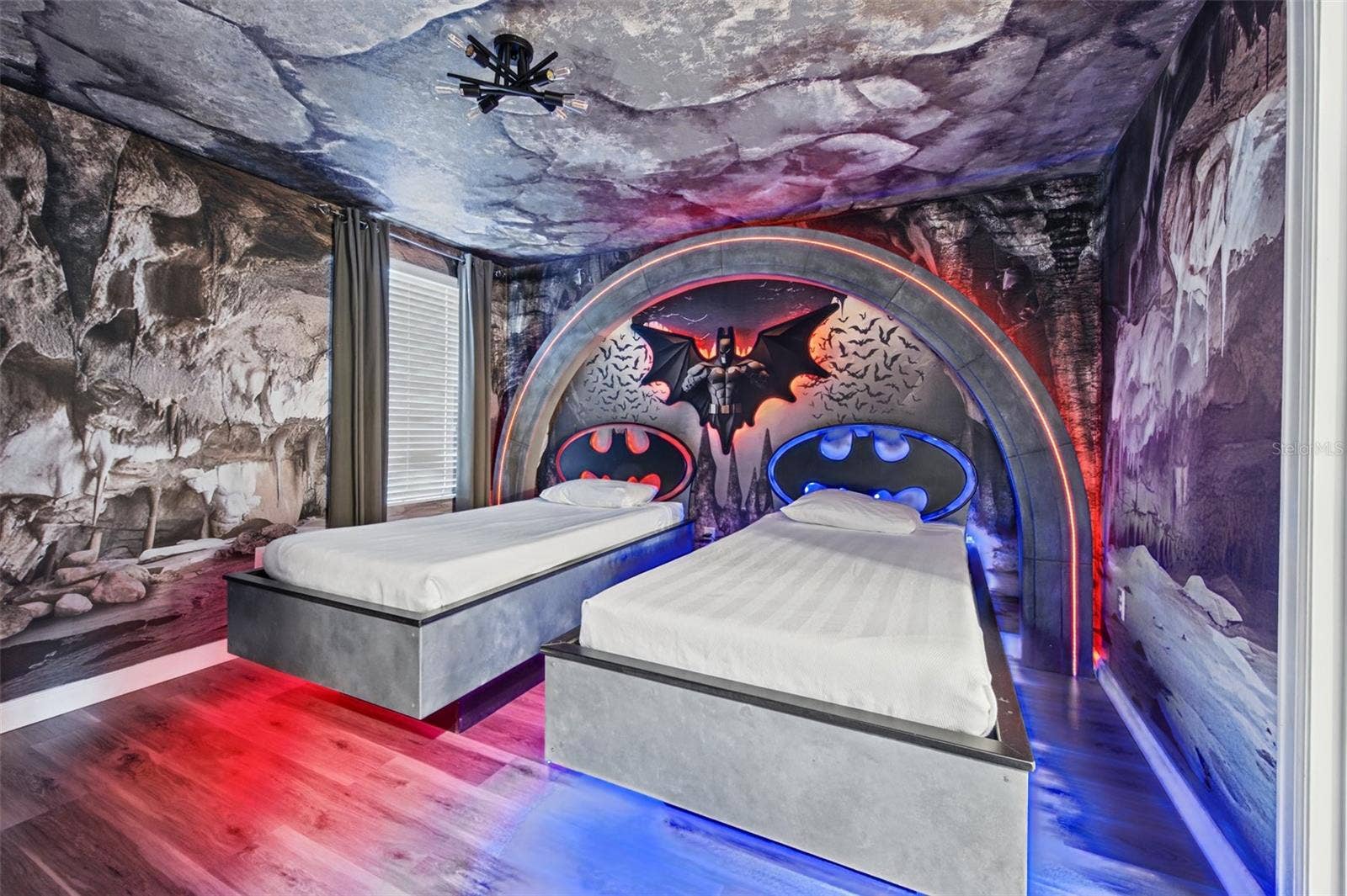 1540 MAIDSTONE COURT, Davenport, FL 33896 Superhero-themed twin bedroom
