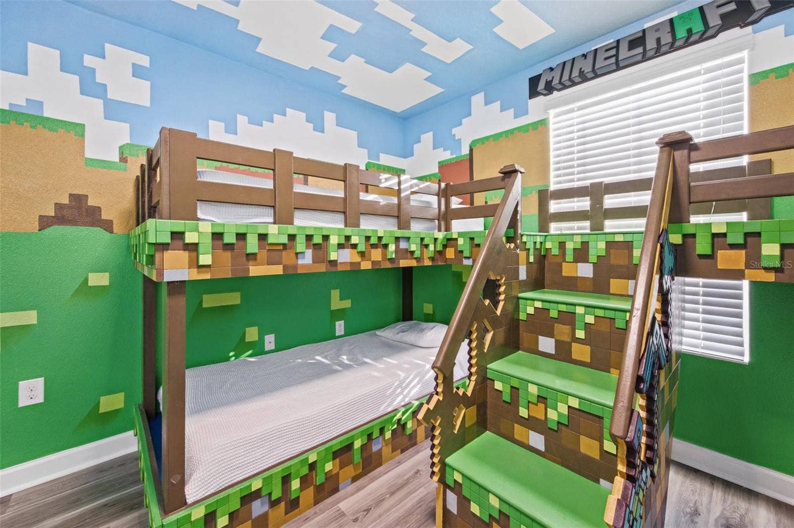 1540 MAIDSTONE COURT, Davenport, FL 33896 Block-world themed bunk room