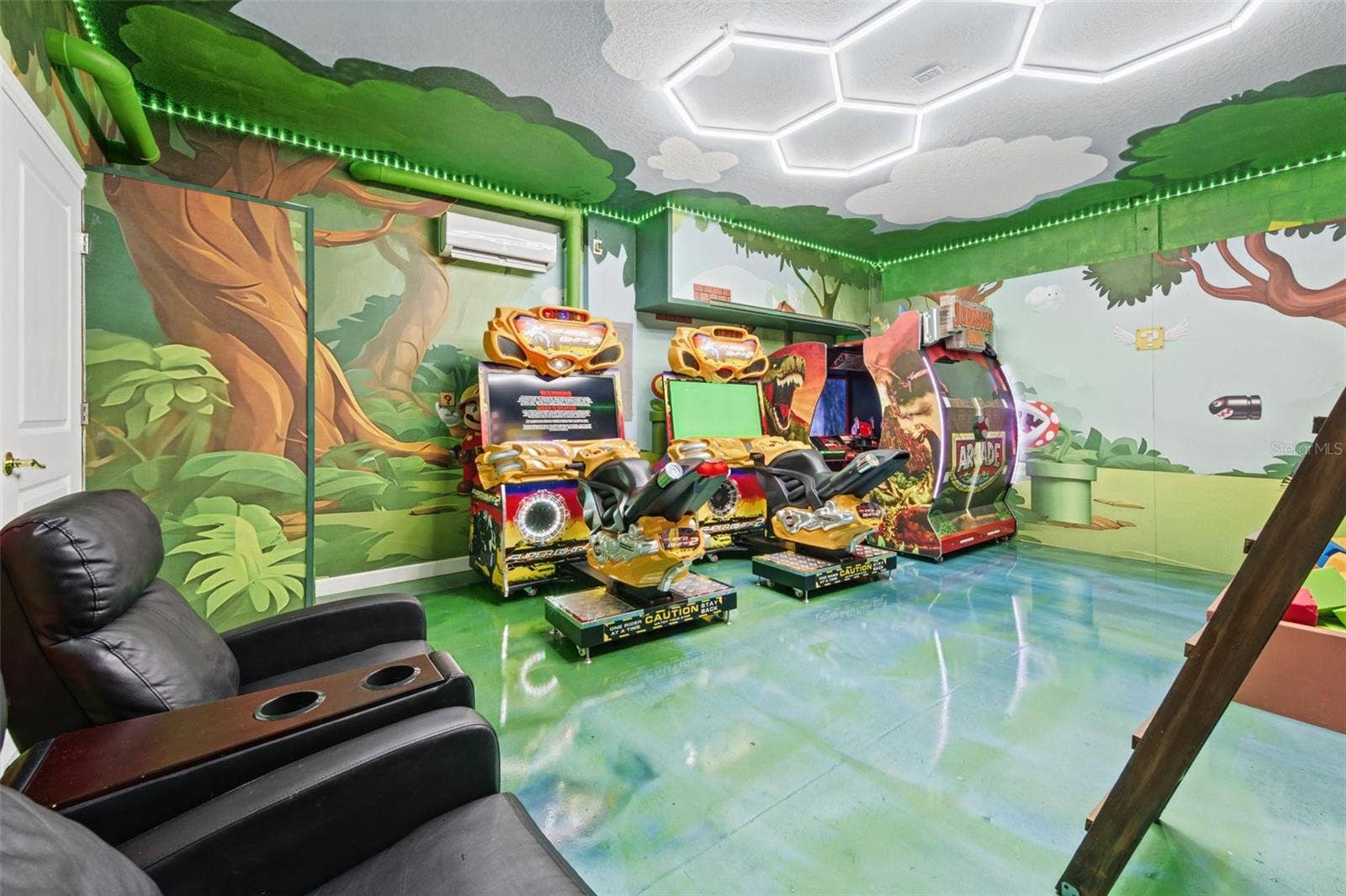 1540 MAIDSTONE COURT, Davenport, FL 33896 Themed game room (converted garage)