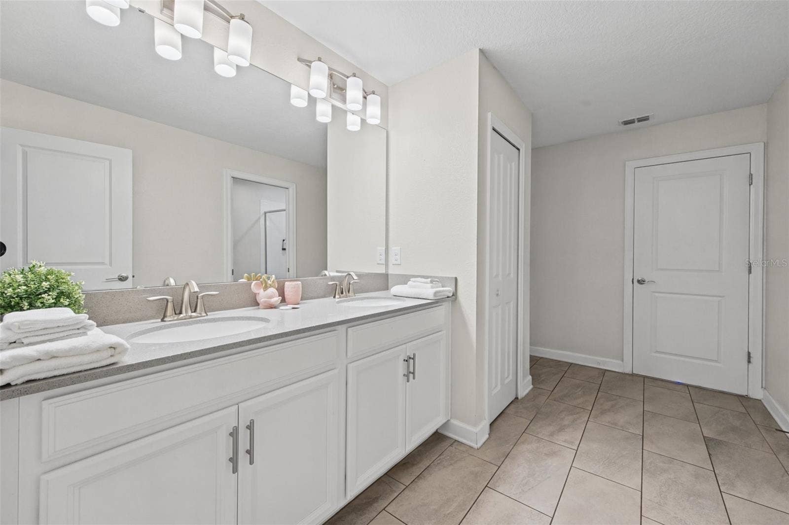 1540 MAIDSTONE COURT, Davenport, FL 33896 Double vanity