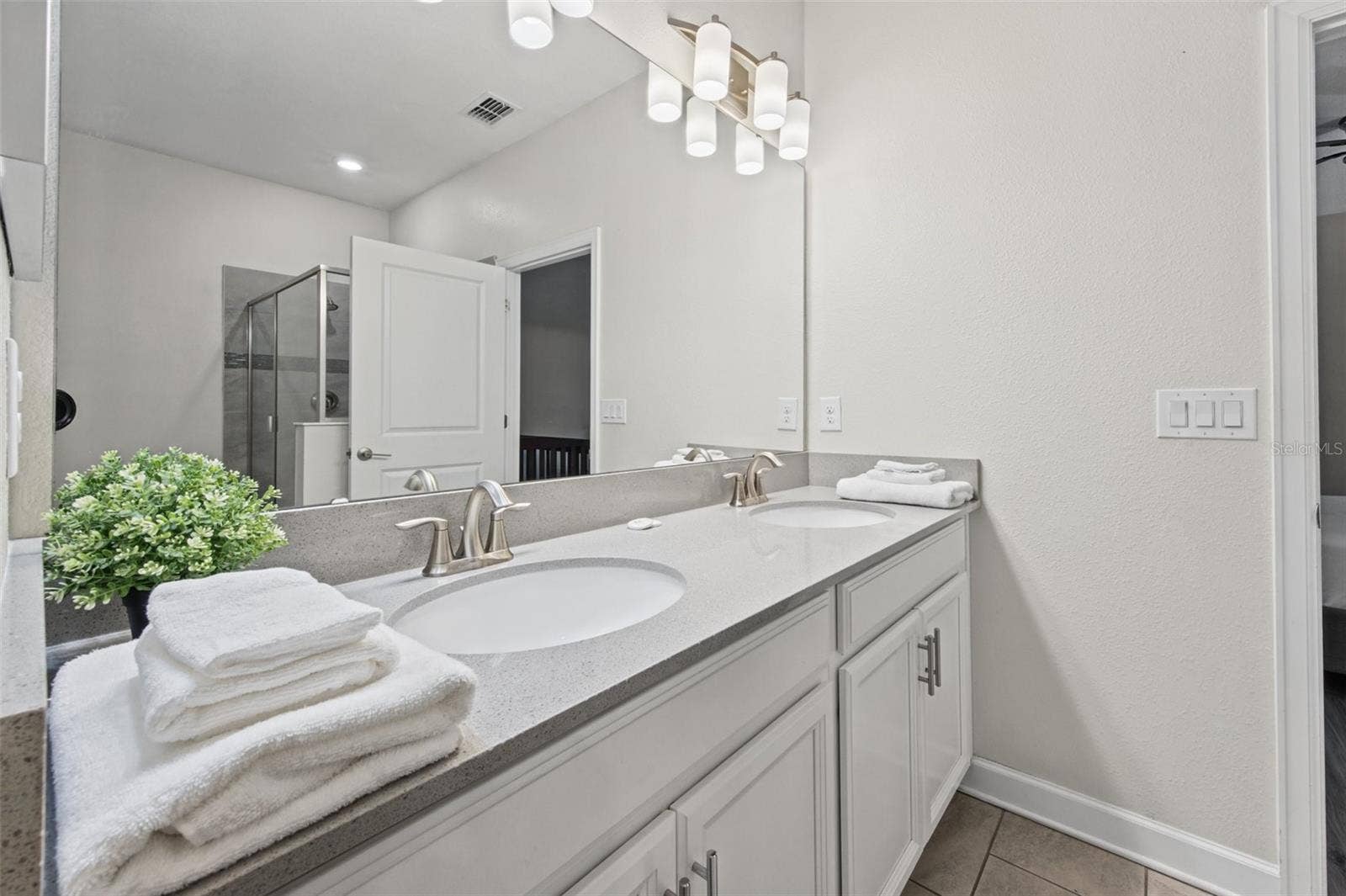 1540 MAIDSTONE COURT, Davenport, FL 33896 Double vanity