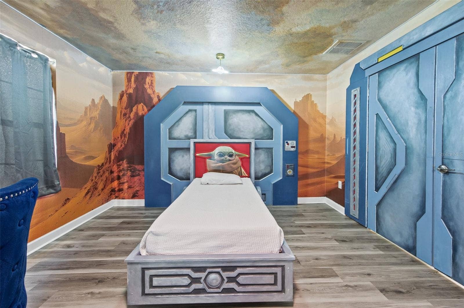 1540 MAIDSTONE COURT, Davenport, FL 33896 Space-themed bedroom