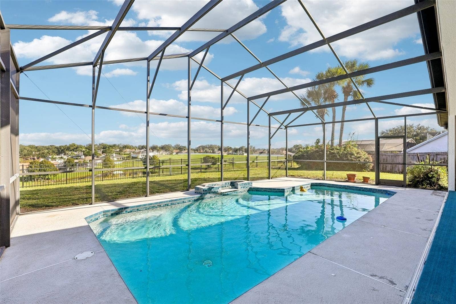 7891 BRIDGESTONE DRIVE, Orlando, FL 32835 Rubber Duck does not convey