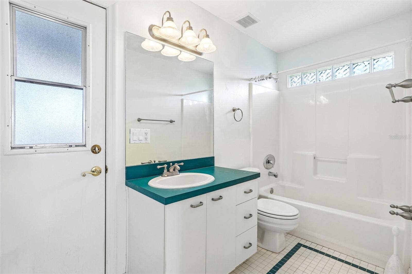 7891 BRIDGESTONE DRIVE, Orlando, FL 32835 Pool/Office Bath