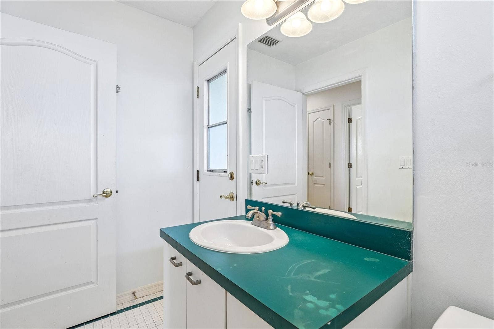 7891 BRIDGESTONE DRIVE, Orlando, FL 32835 Pool/Office Bath