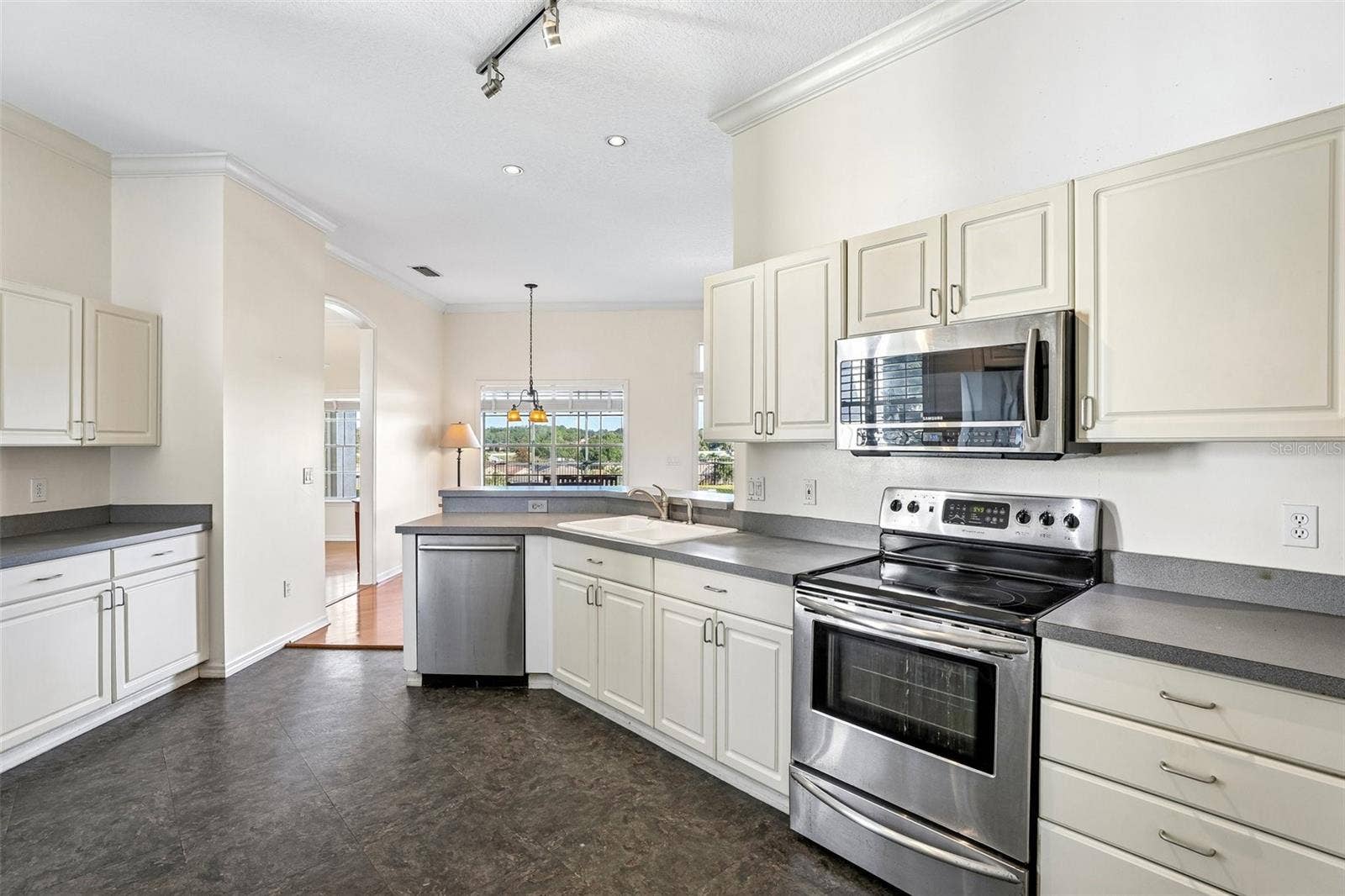 7891 BRIDGESTONE DRIVE, Orlando, FL 32835 Kitchen