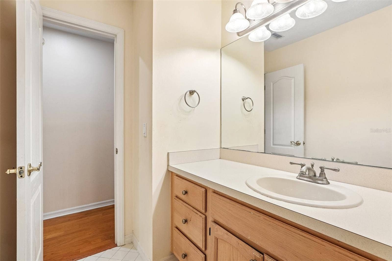 7891 BRIDGESTONE DRIVE, Orlando, FL 32835 Shared Hallway Bath