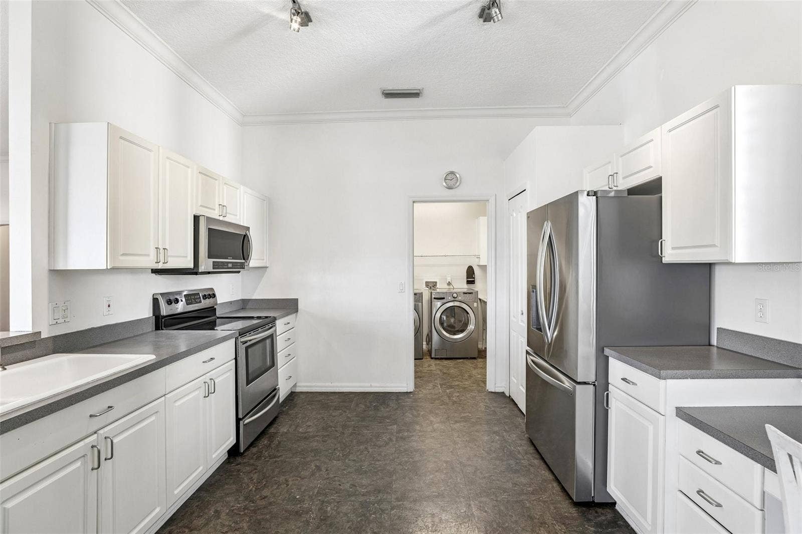 7891 BRIDGESTONE DRIVE, Orlando, FL 32835 Kitchen