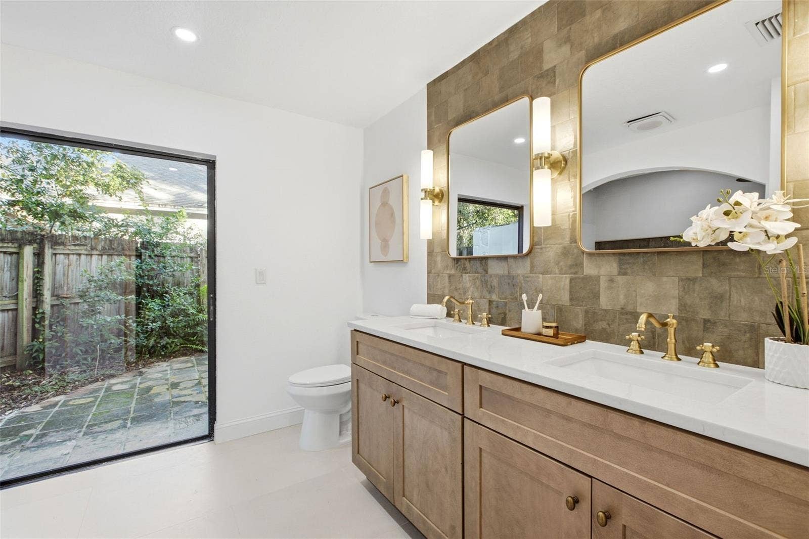 204 W RIDGEWOOD COURT, Longwood, FL 32779 204 W RIDGEWOOD COURT, Longwood, FL 32779