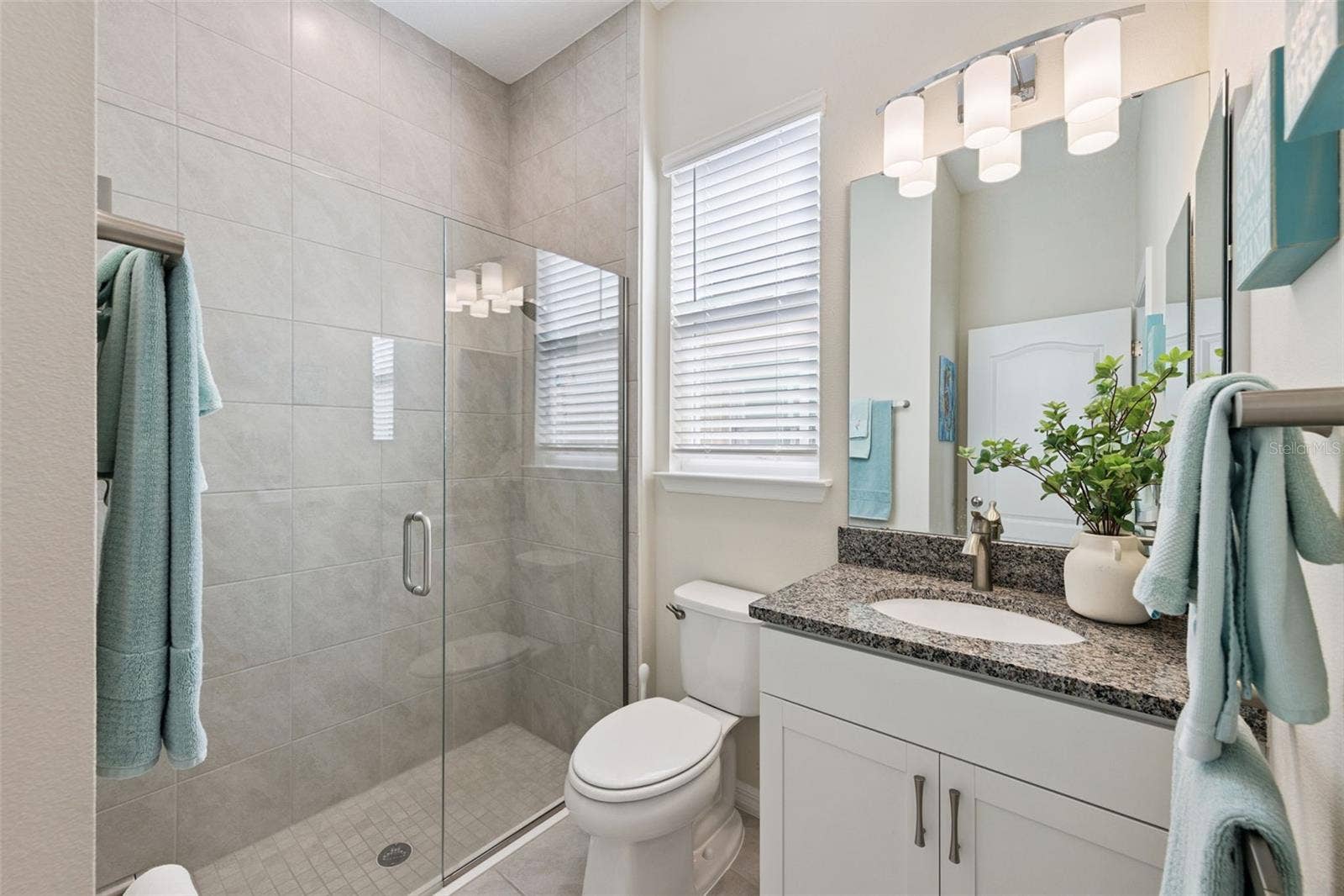 En-suite bathroom in bedroom #1