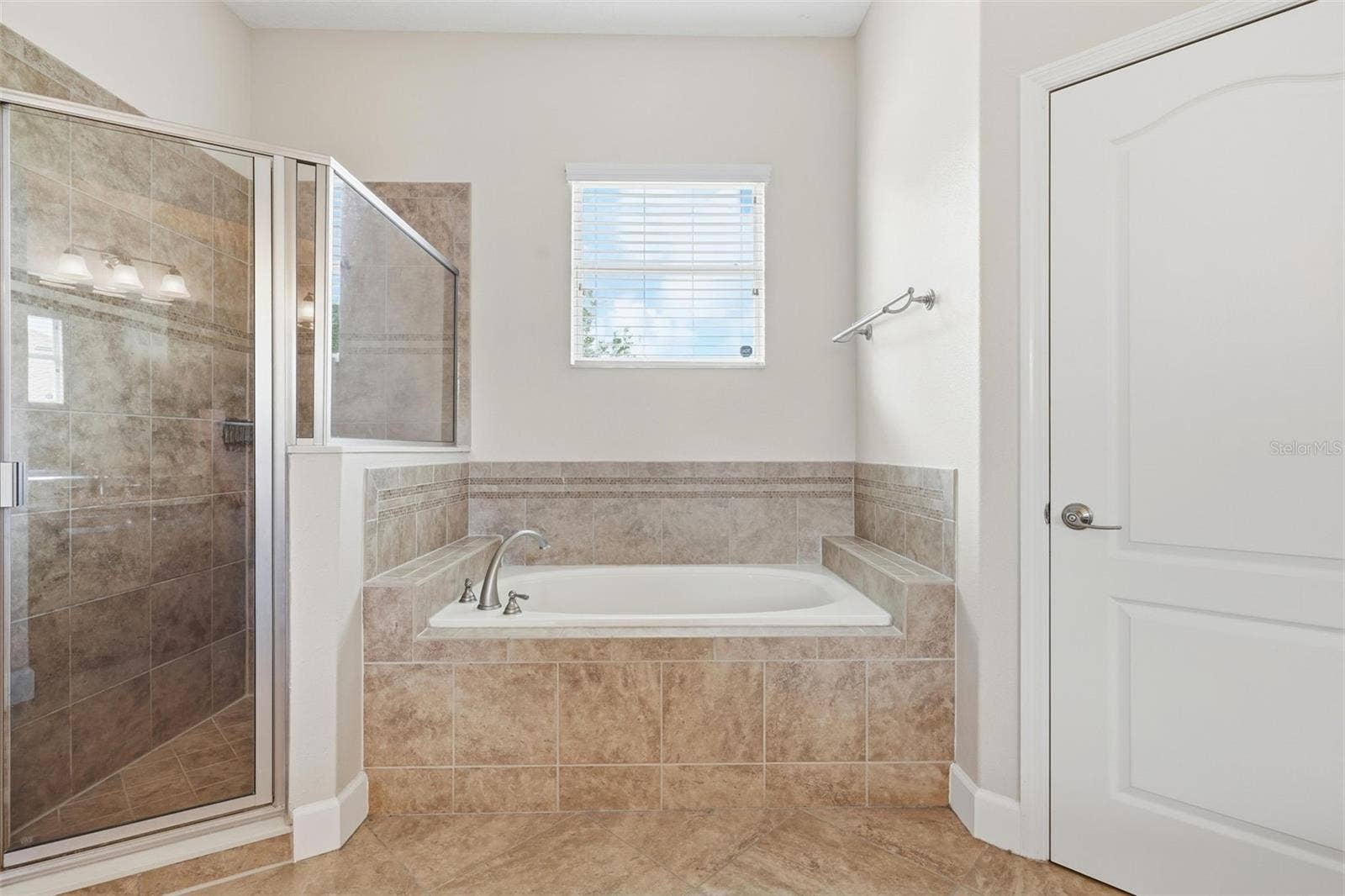 6234 TREMAYNE DRIVE, Mount Dora, FL 32757 Primary en suite shower/tub