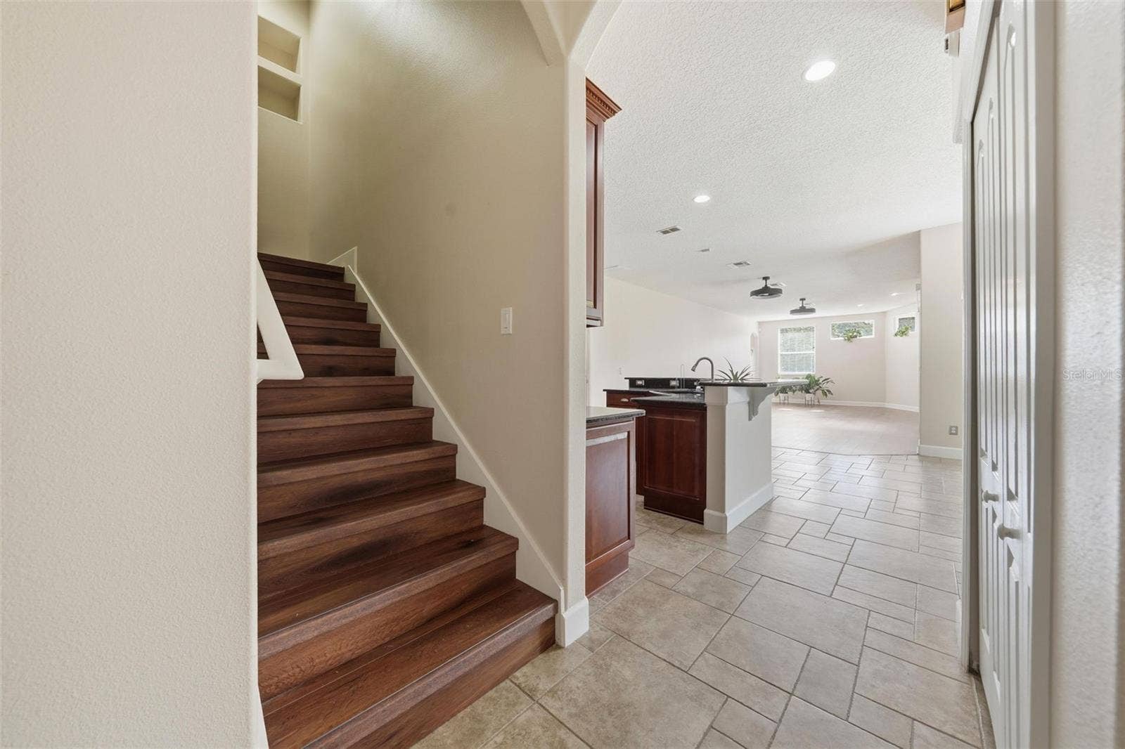 6234 TREMAYNE DRIVE, Mount Dora, FL 32757 2nd floor stairs