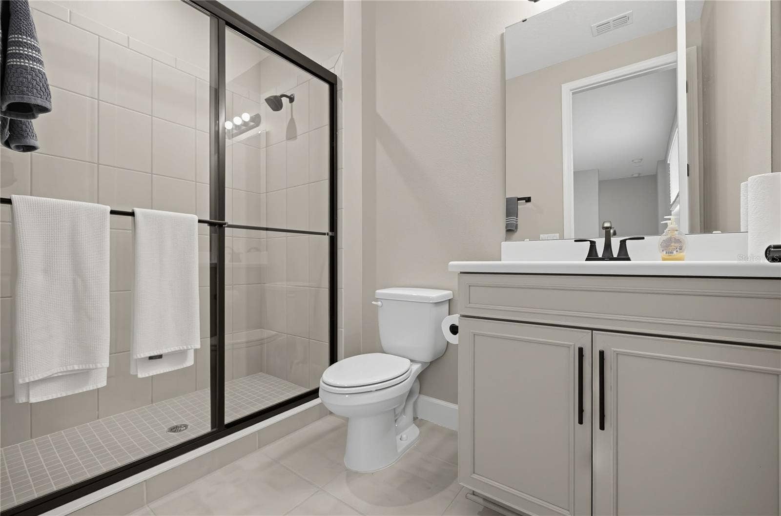 Studio Apartment Full Bath