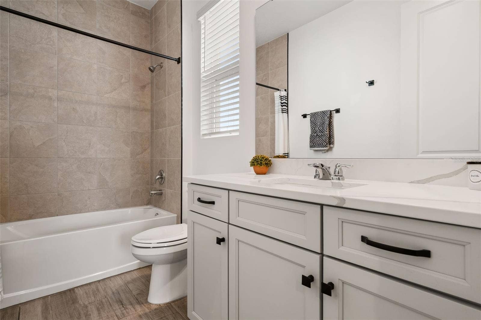 2013 VALENCIA BLOSSOM STREET, Clermont, FL 34711 En suite bathroom for Bedroom 4