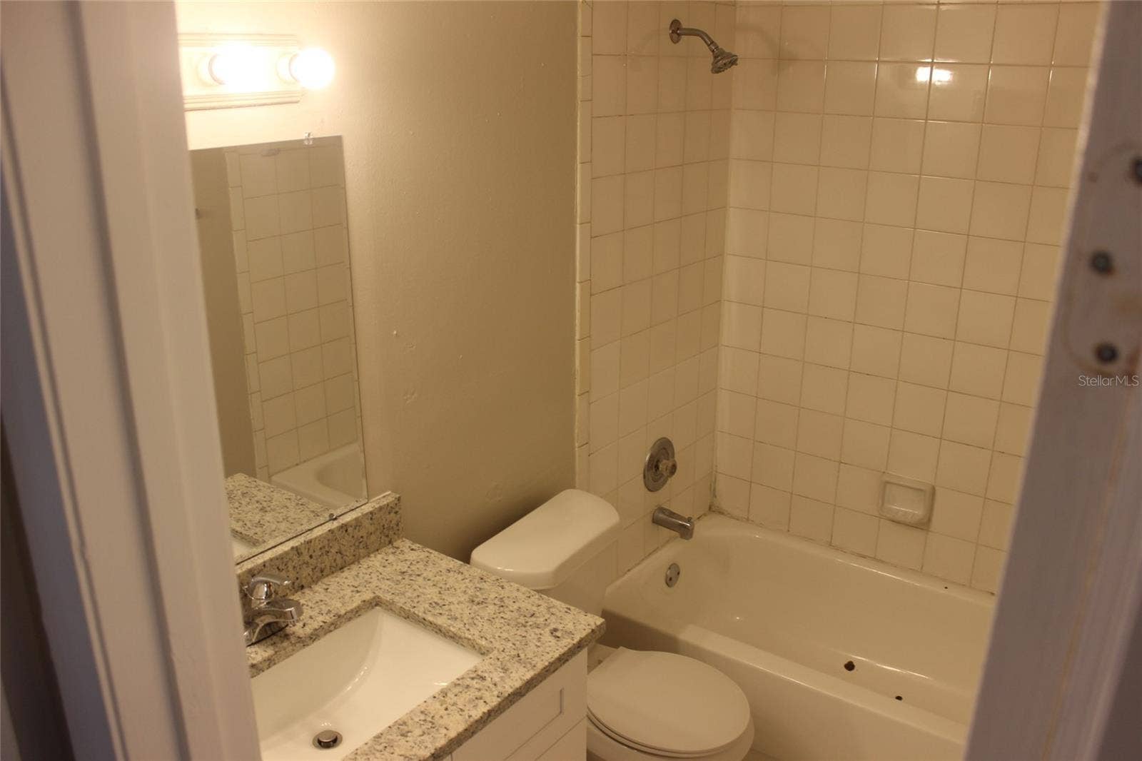 5231 VIA HACIENDA CIRCLE, #B218, Orlando, FL 32839 5231 VIA HACIENDA CIRCLE, #B218, Orlando, FL 32839