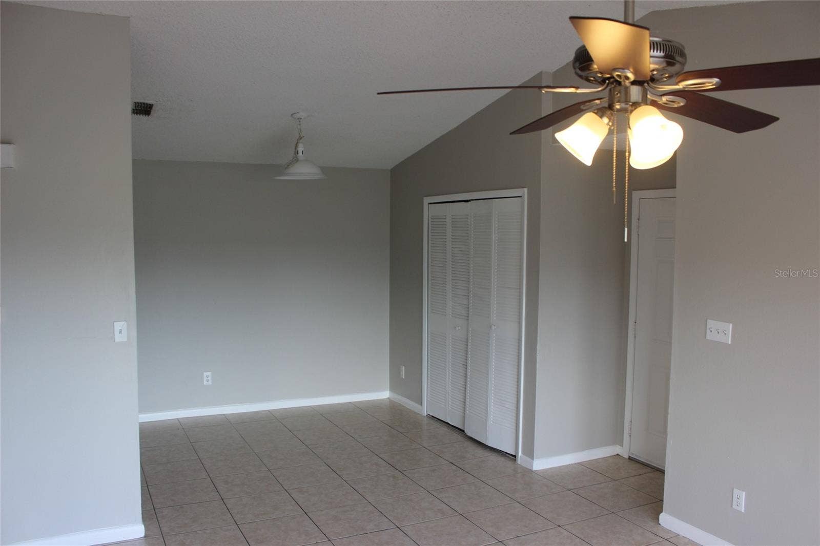 5231 VIA HACIENDA CIRCLE, #B218, Orlando, FL 32839 5231 VIA HACIENDA CIRCLE, #B218, Orlando, FL 32839