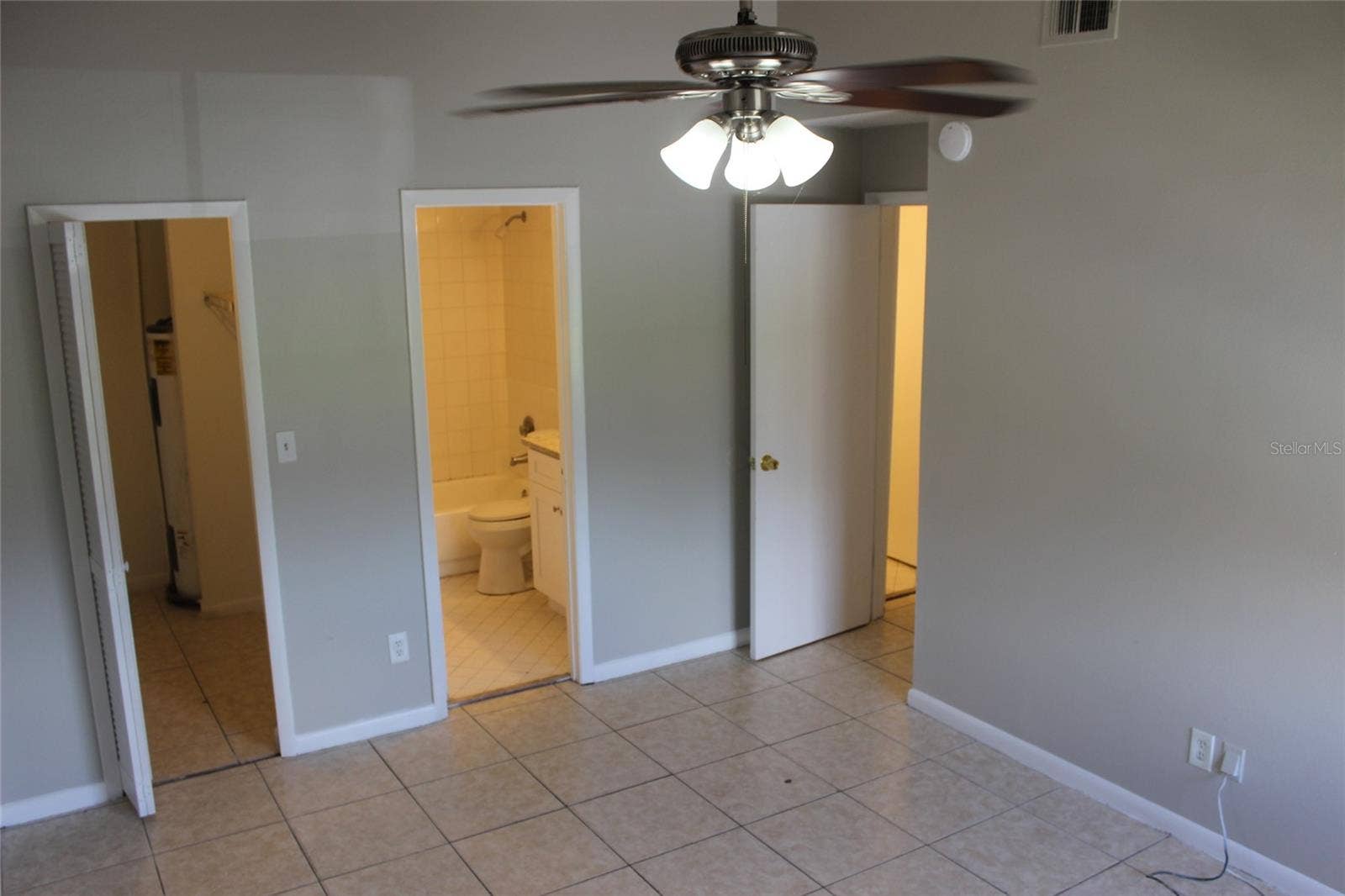 5231 VIA HACIENDA CIRCLE, #B218, Orlando, FL 32839 5231 VIA HACIENDA CIRCLE, #B218, Orlando, FL 32839