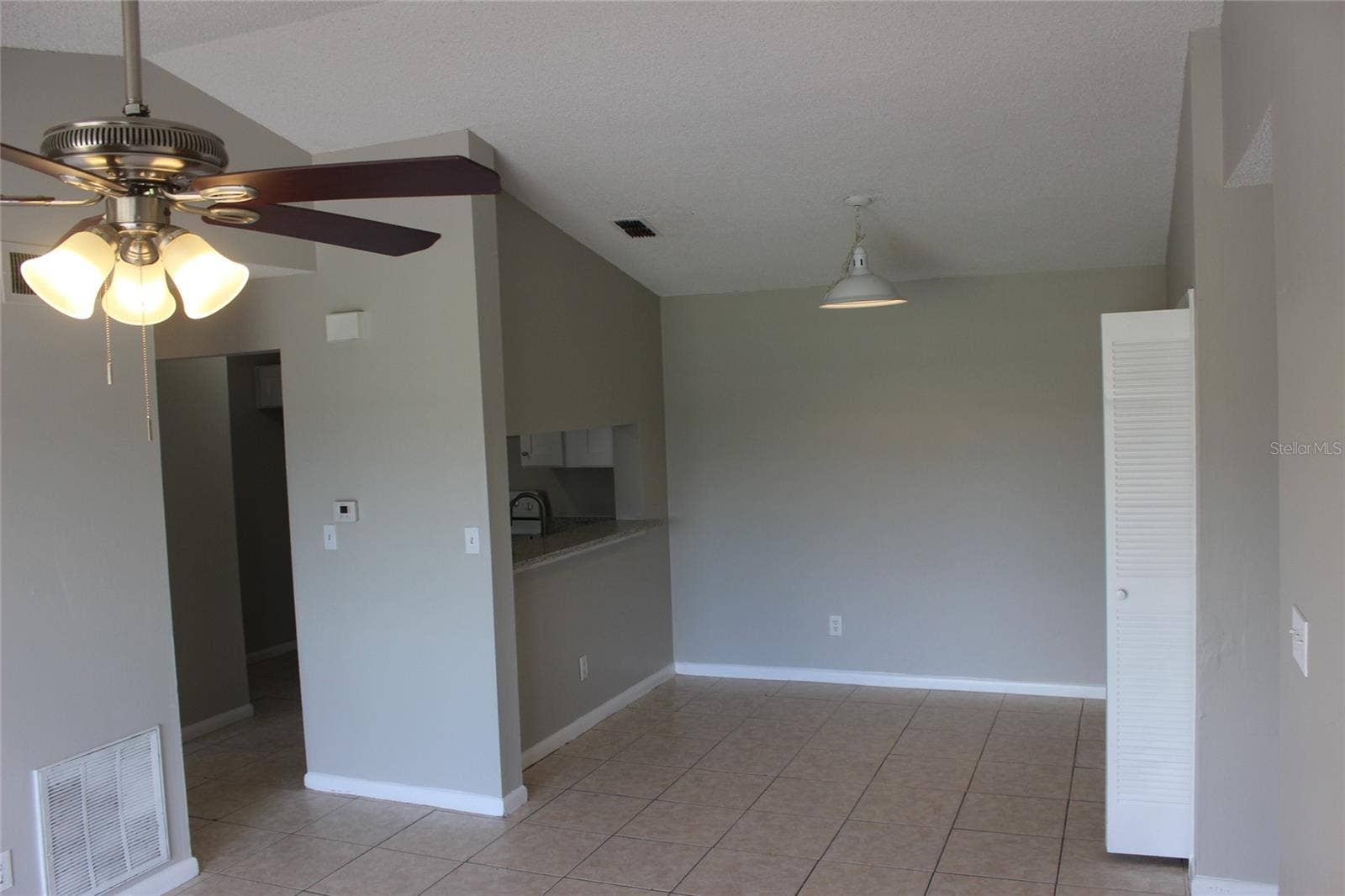 5231 VIA HACIENDA CIRCLE, #B218, Orlando, FL 32839 5231 VIA HACIENDA CIRCLE, #B218, Orlando, FL 32839