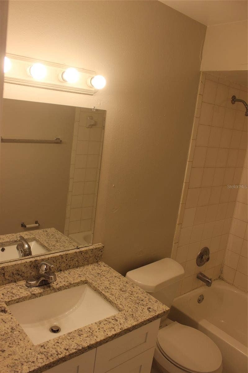 5231 VIA HACIENDA CIRCLE, #B218, Orlando, FL 32839 5231 VIA HACIENDA CIRCLE, #B218, Orlando, FL 32839