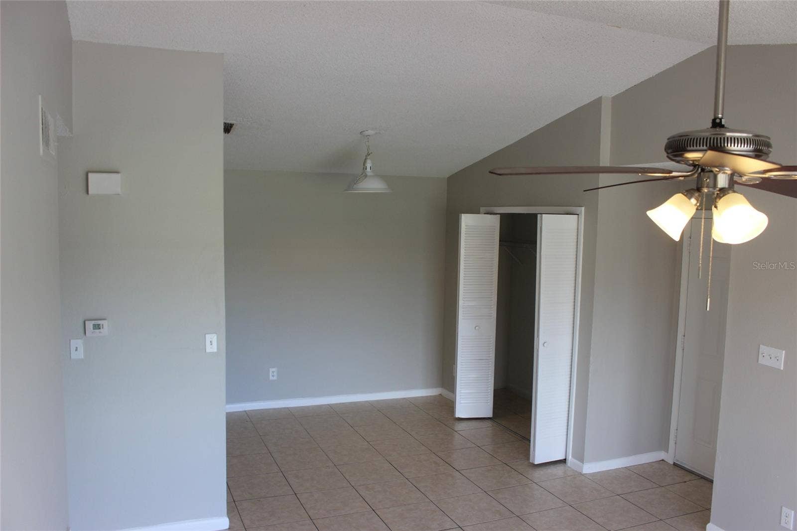 5231 VIA HACIENDA CIRCLE, #B218, Orlando, FL 32839 5231 VIA HACIENDA CIRCLE, #B218, Orlando, FL 32839
