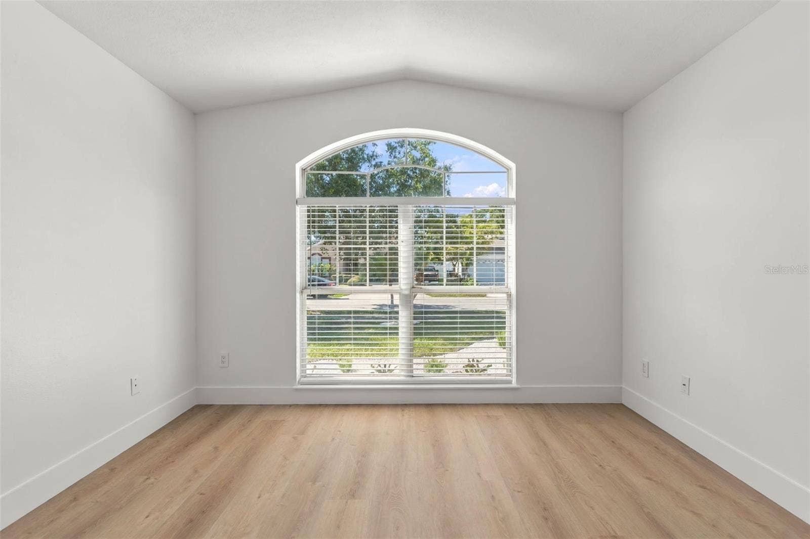 573 SHORT PINE CIRCLE, Orlando, FL 32807 573 SHORT PINE CIRCLE, Orlando, FL 32807