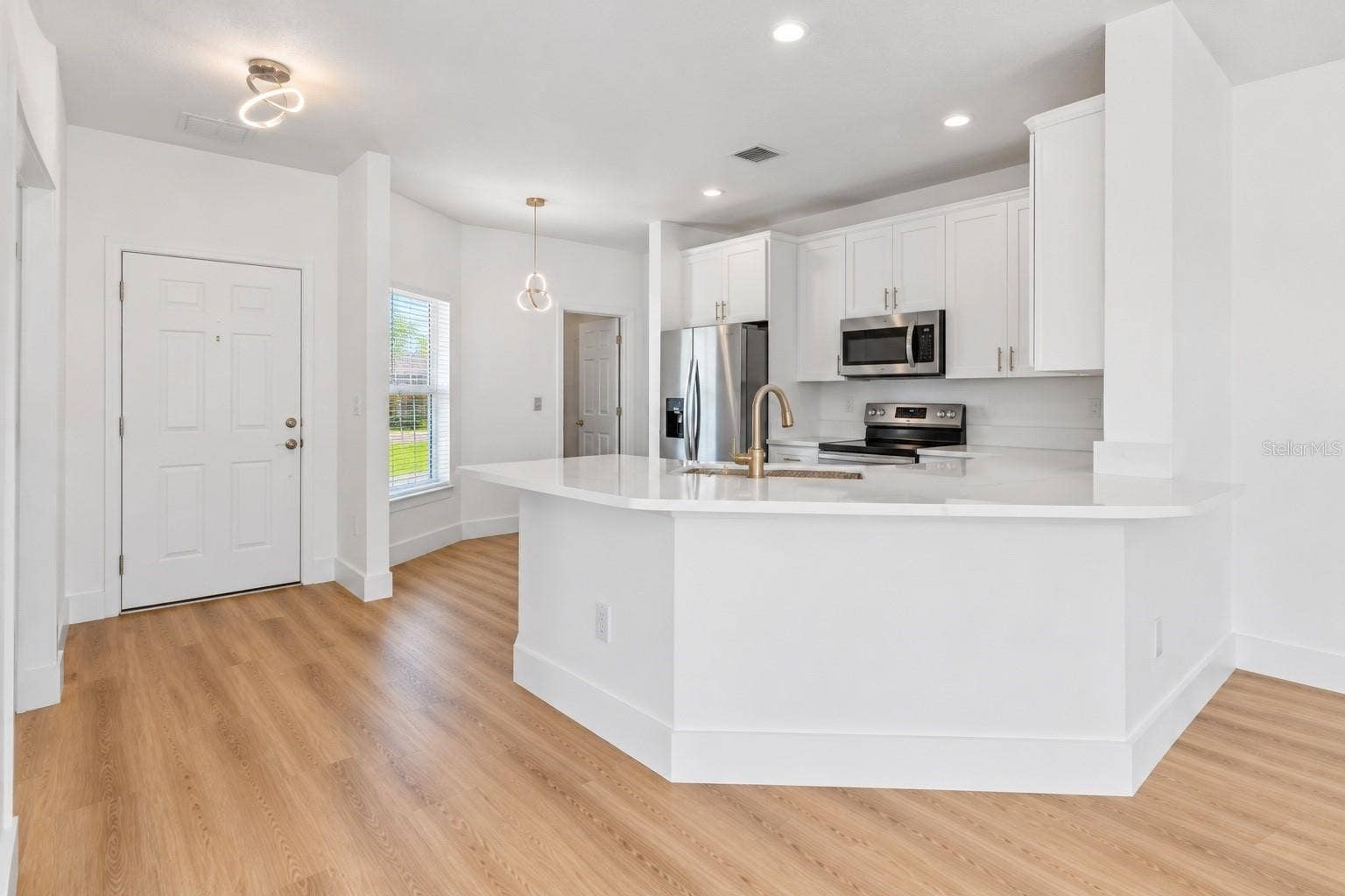 573 SHORT PINE CIRCLE, Orlando, FL 32807 573 SHORT PINE CIRCLE, Orlando, FL 32807
