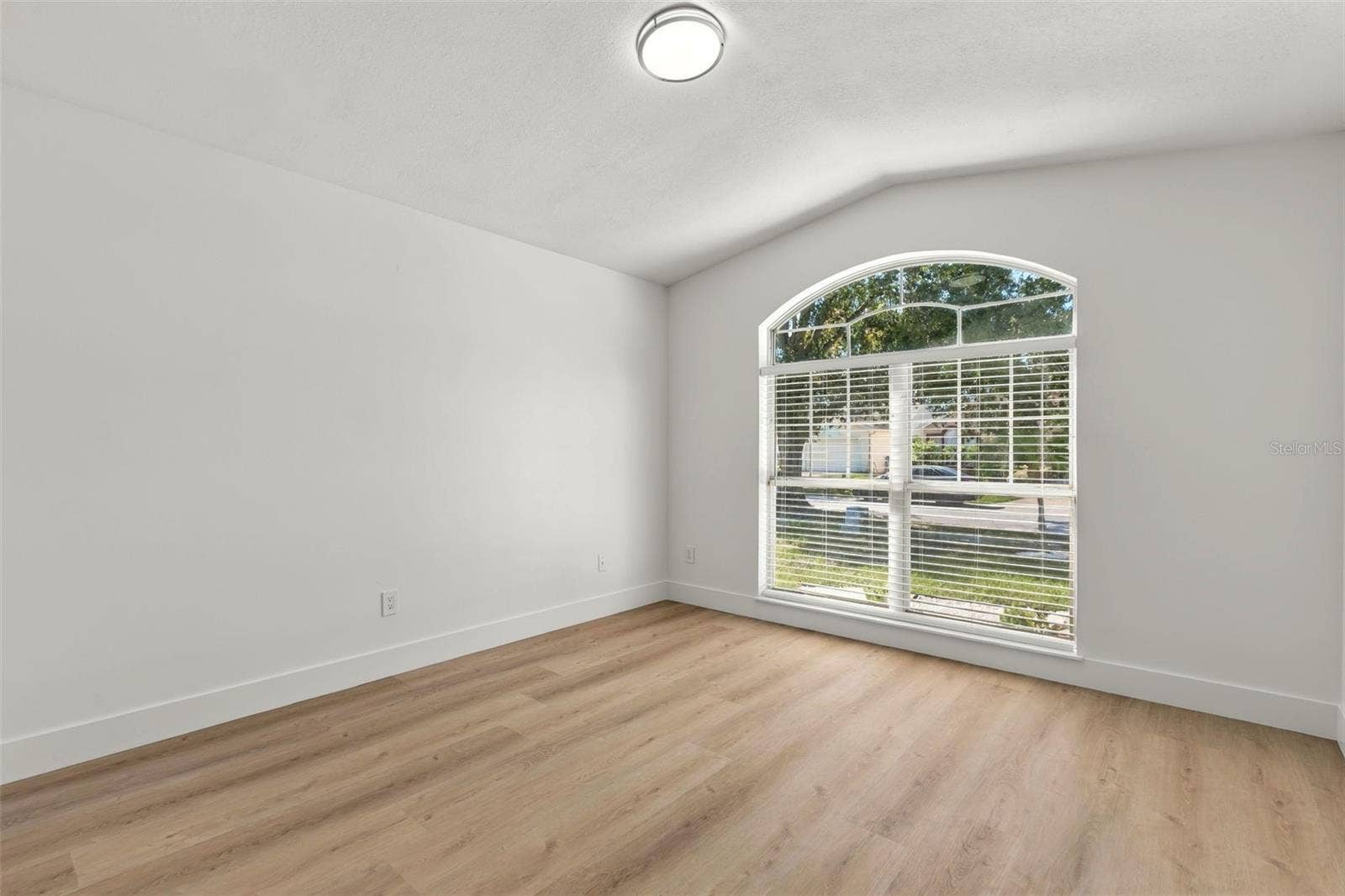 573 SHORT PINE CIRCLE, Orlando, FL 32807 573 SHORT PINE CIRCLE, Orlando, FL 32807