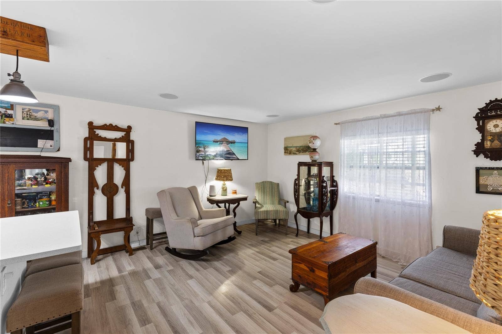 13419 MARYLAND AVENUE, Astatula, FL 34705 Living room.