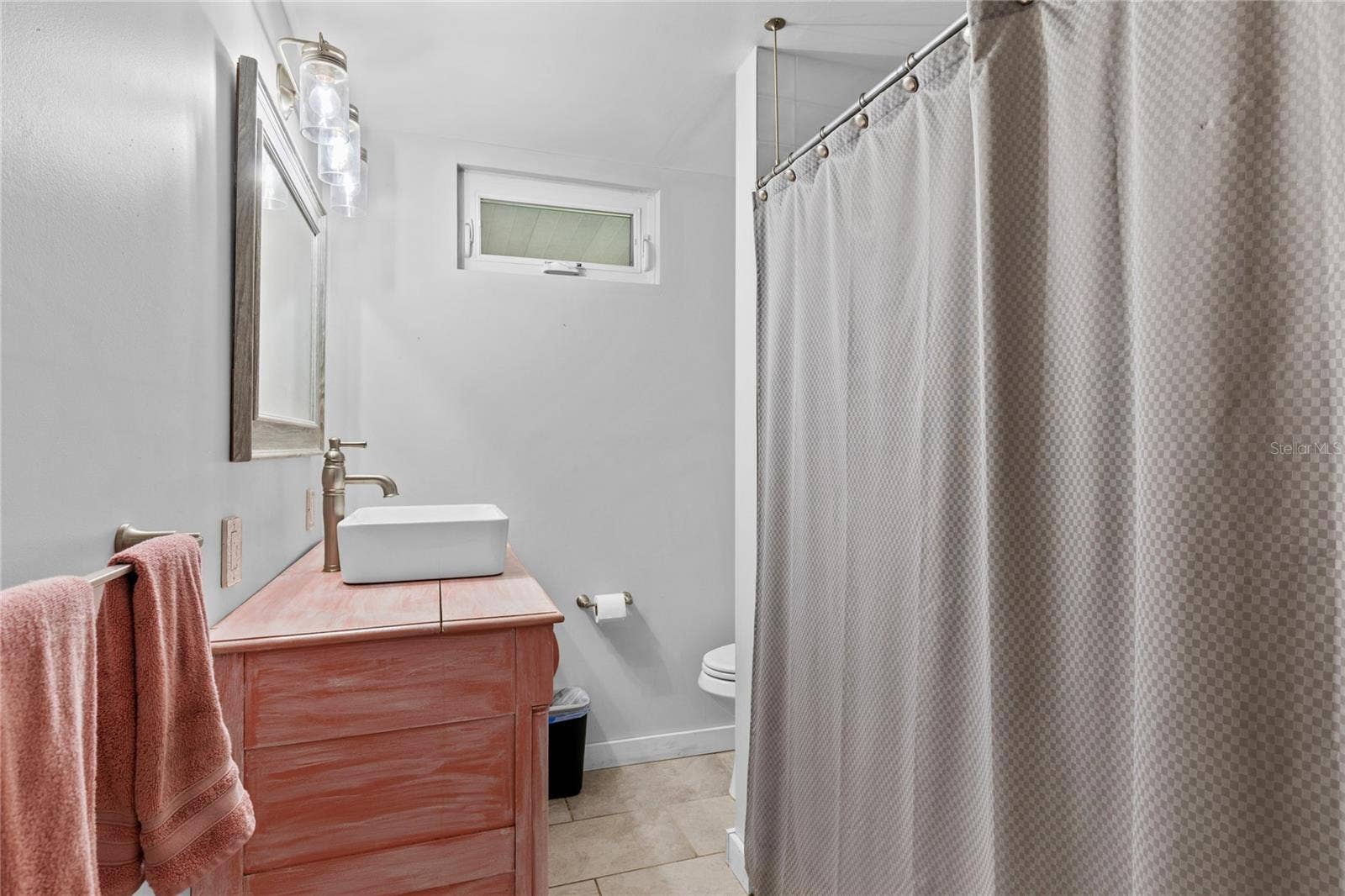 13419 MARYLAND AVENUE, Astatula, FL 34705 Full bath.