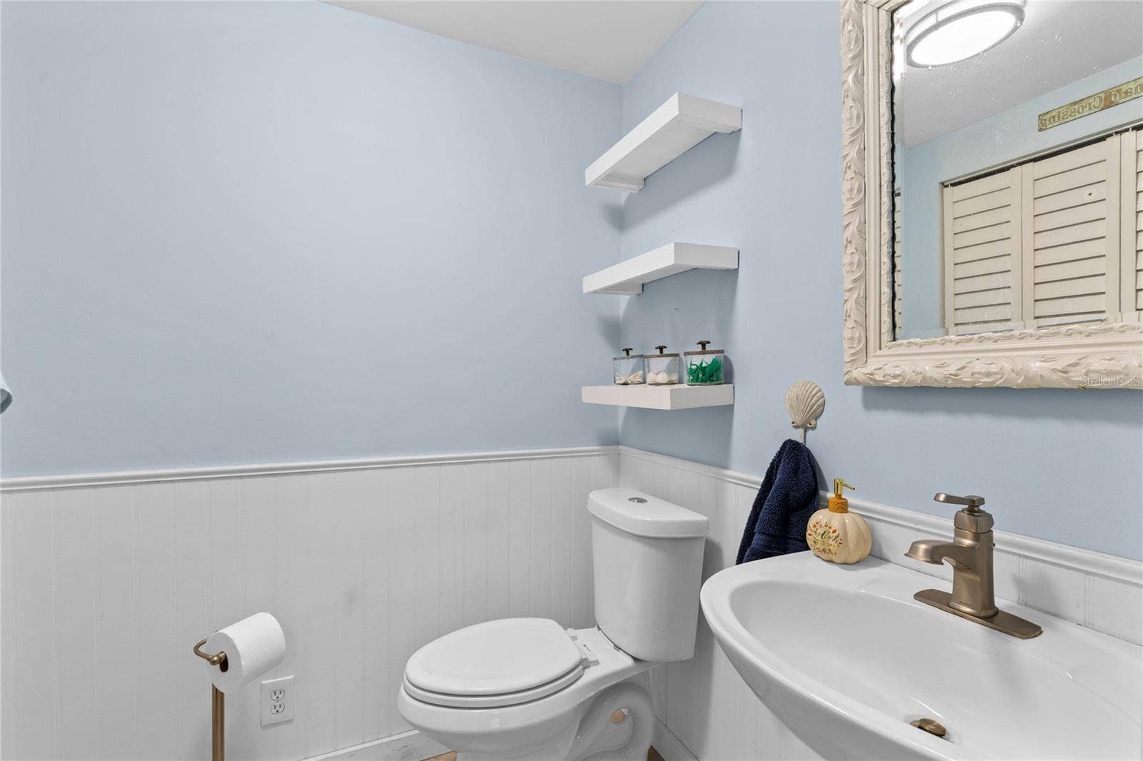 13419 MARYLAND AVENUE, Astatula, FL 34705 Primary half bath.
